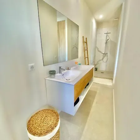 Appt Kris 4 Pax Mer Et Plage A Pieds Апартаменты Сен-Рафаэль
